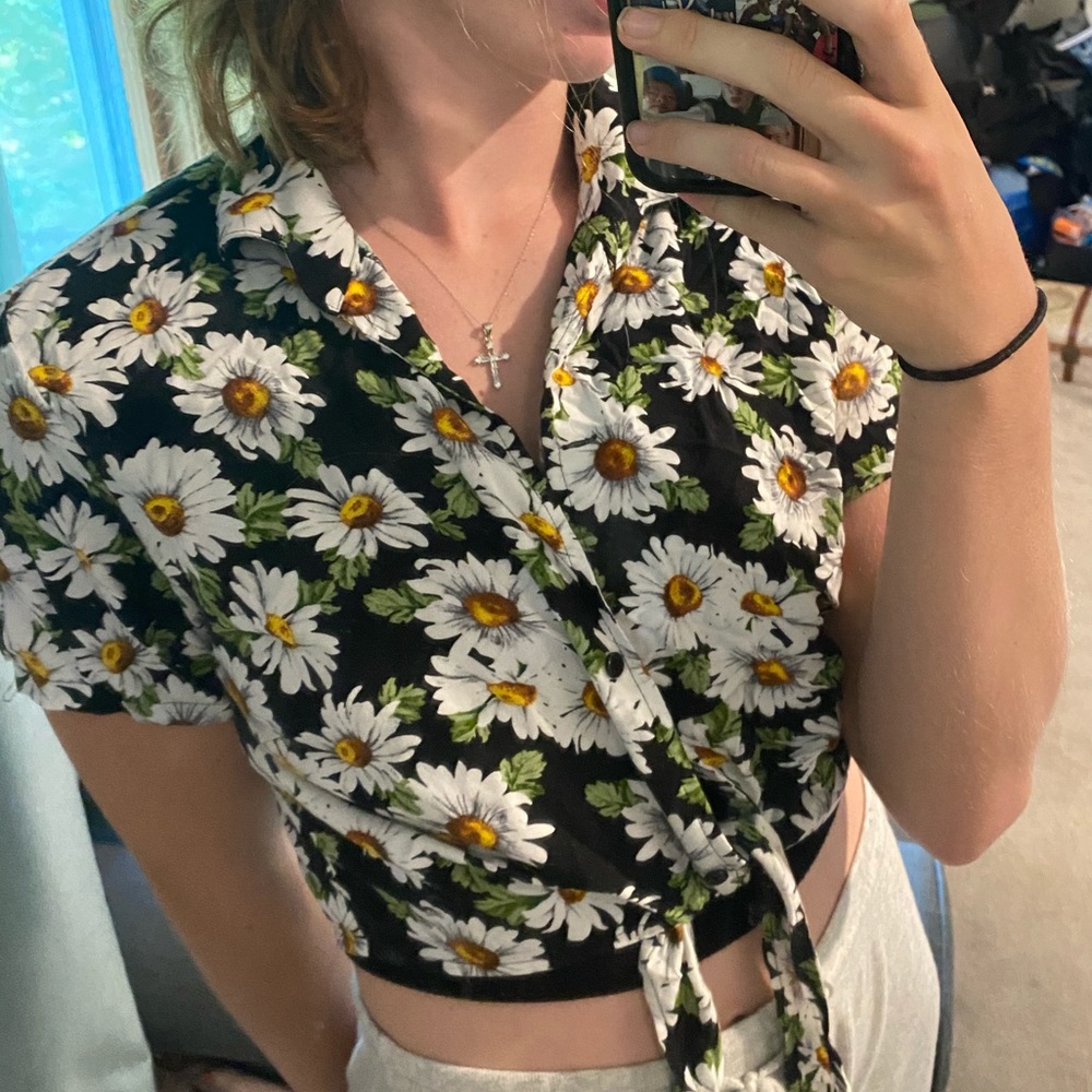 daisy tie crop top